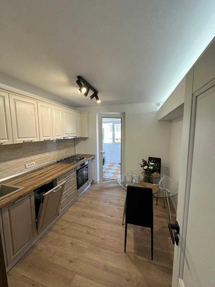 Apartament cu 2 camere decomandat în P-ța Unirii