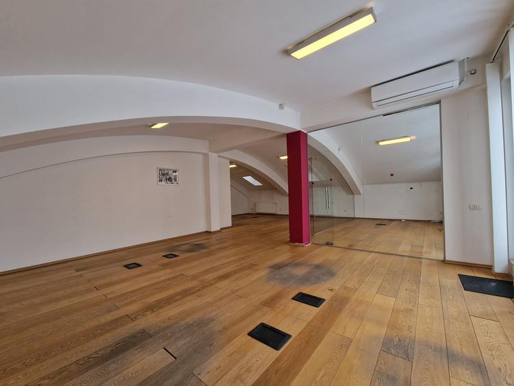 Apartament cu 4 camere decomandat în Cotroceni