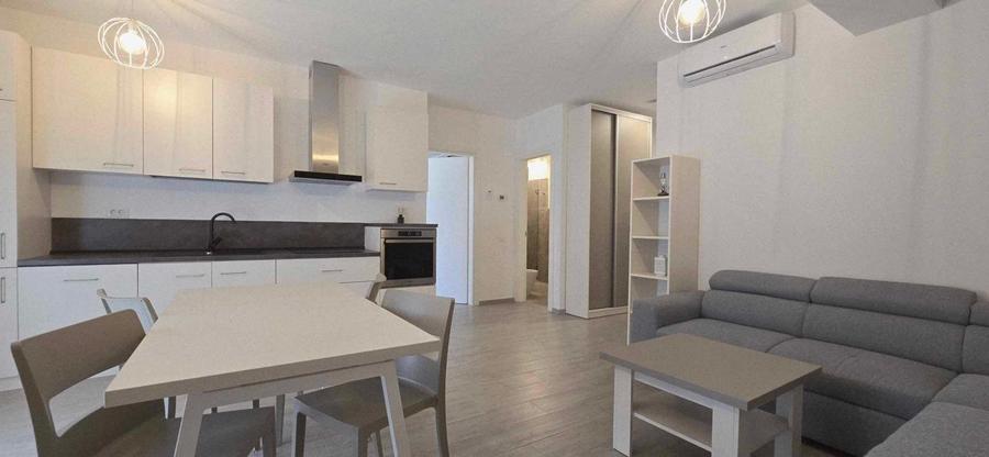 Apartament cu 2 camere nedecomandat în Central