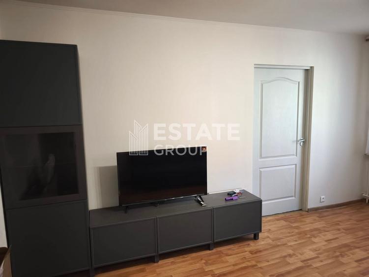 Apartament cu 3 camere semidecomandat, mobilat în P-ța Doina