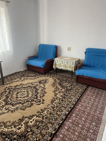 Casă cu 2 camere decomandat în Găești