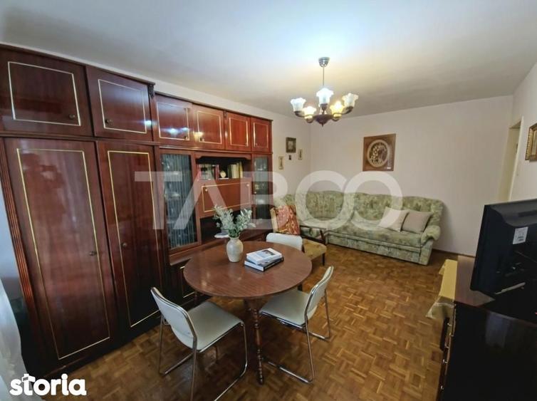 Apartament cu 3 camere decomandat, mobilat în Ștrand