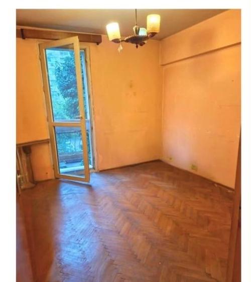 Apartament cu 3 camere semidecomandat în Titan