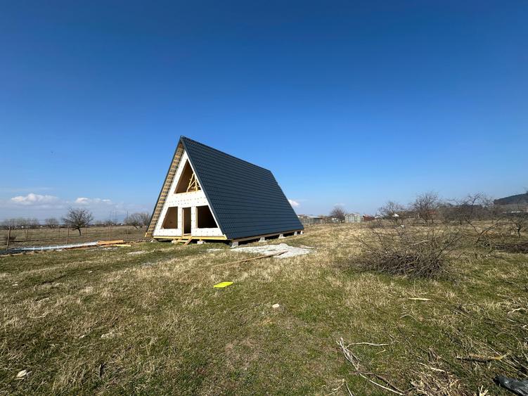 Casă cu 4 camere cu Teren 865 Mp în Sânpetru
