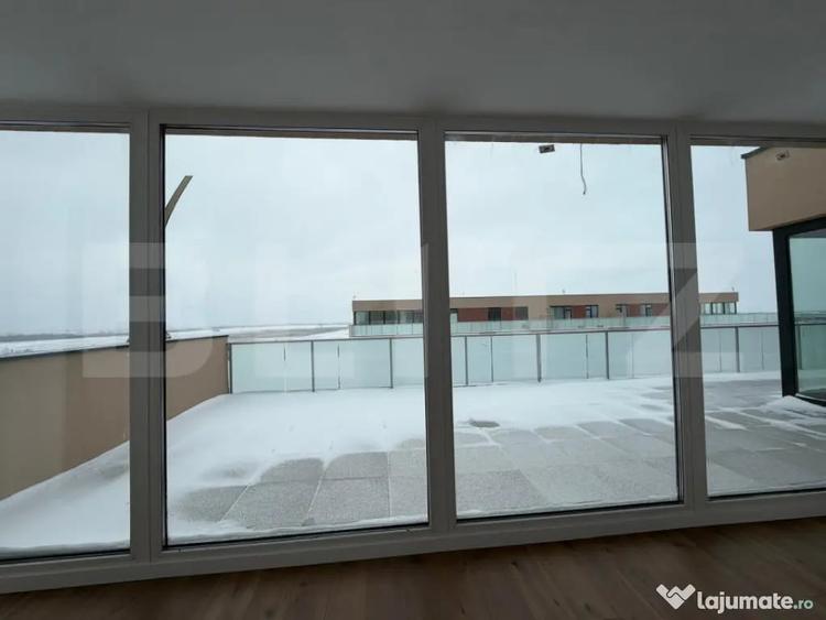 Apartament cu 4 camere semidecomandat în Torontalului