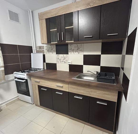 Apartament cu 2 camere semidecomandat în Berceni