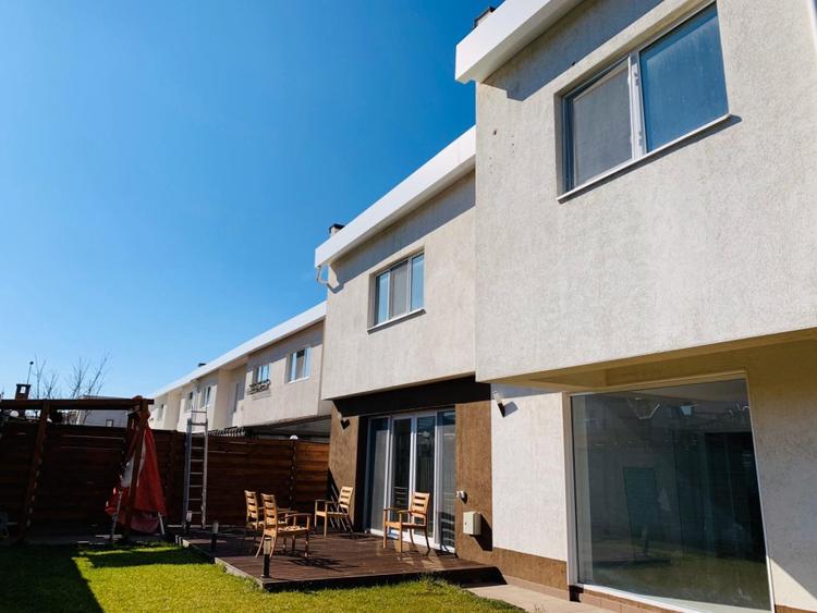 Casă individuală cu 6 camere cu Teren 435 Mp în Kamsas