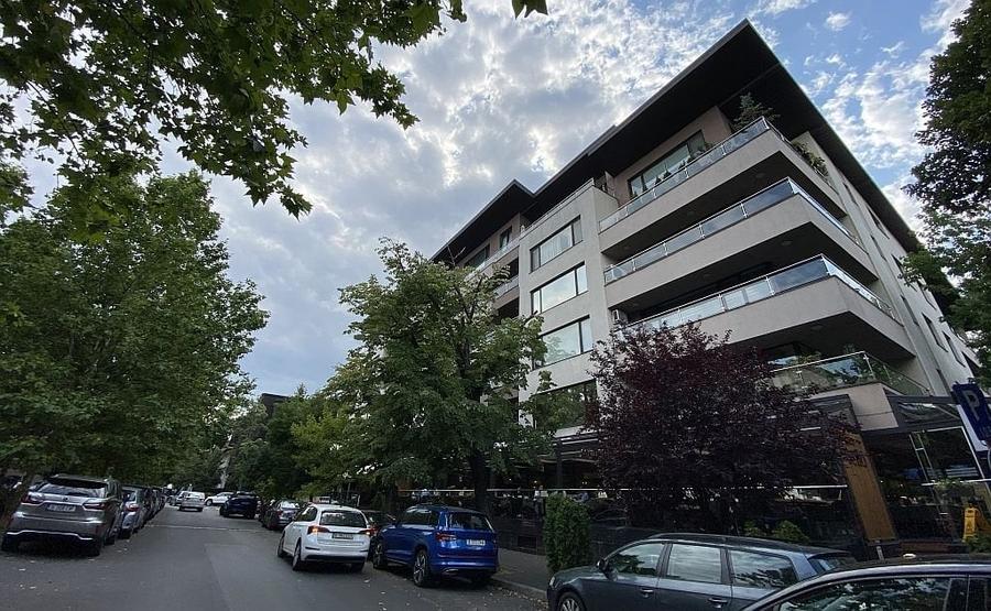 Birou, de 4,000 mp, în Primăverii