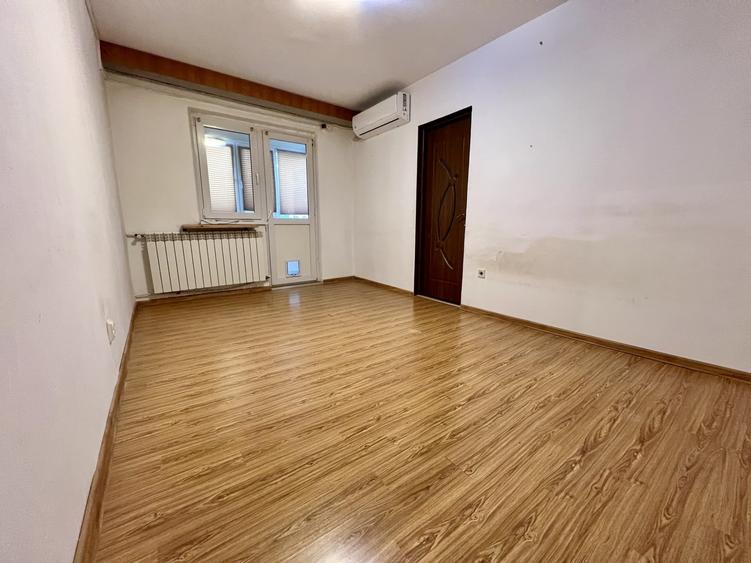 Apartament cu 2 camere nedecomandat în P-ța Doina