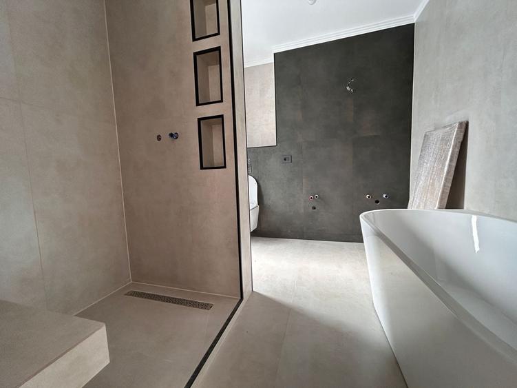 Duplex cu 5 camere cu Canalizare în Central