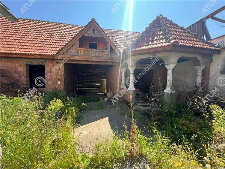 Casă individuală cu 5 camere cu Teren 489 Mp în Central