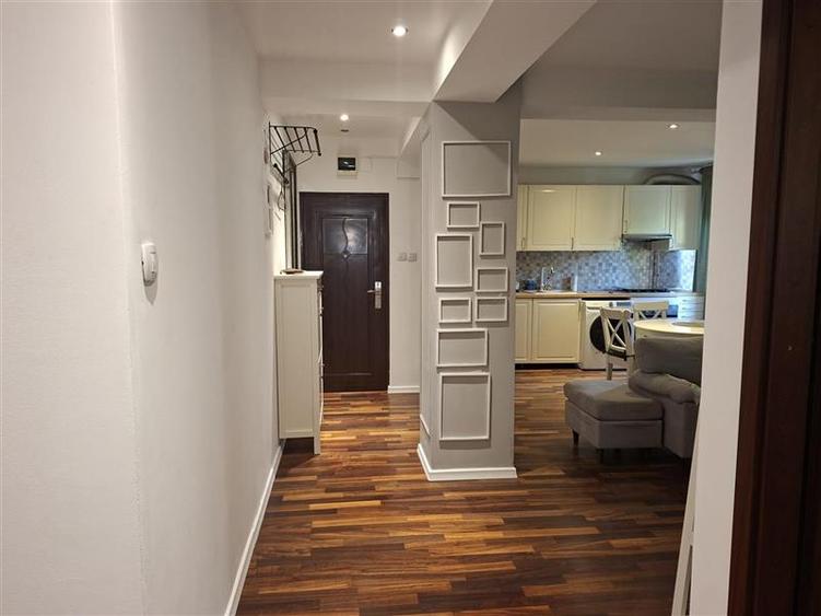 Apartament cu 3 camere decomandat în 9 Mai