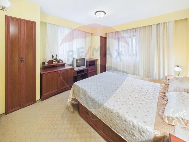Casă individuală cu 6 camere cu Teren 400.7200012207 Mp în Cioplea