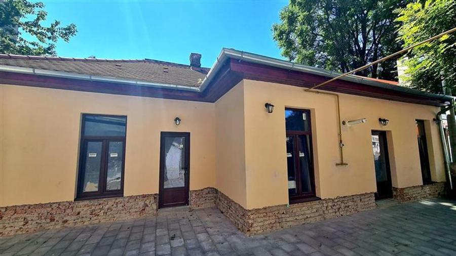 Casă individuală cu 2 camere cu Canalizare în Central