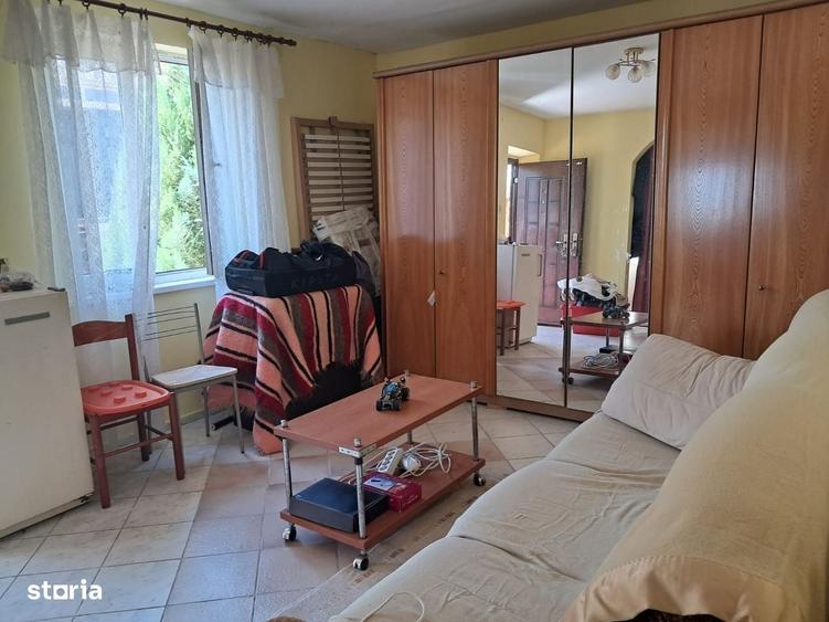 Casă cu 4 camere în Daia
