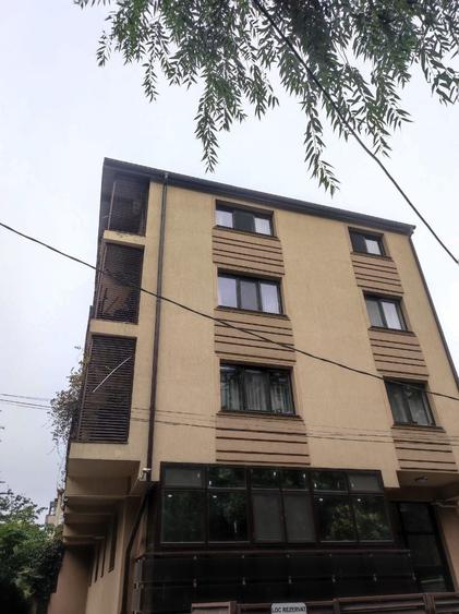 Apartament cu 2 camere decomandat în Lacul Tei