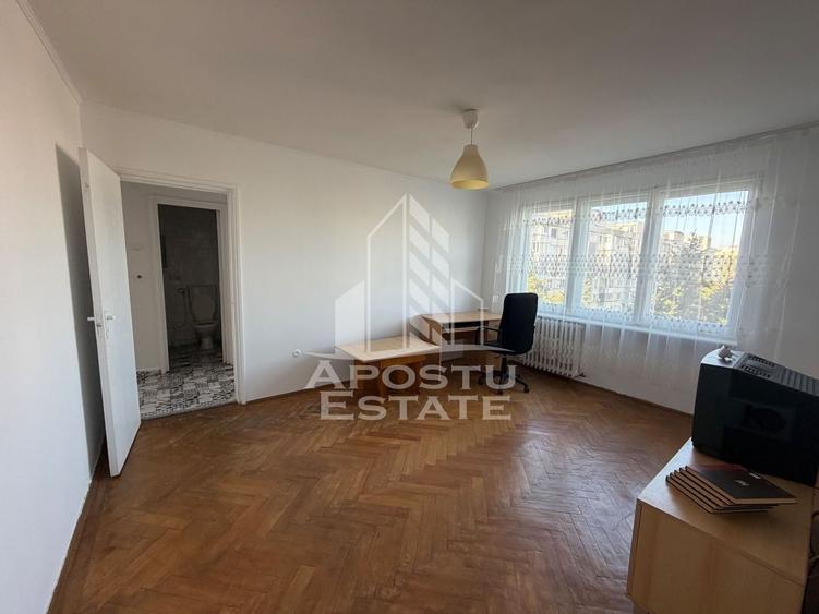 Apartament cu 3 camere semidecomandat, mobilat în Iosefin