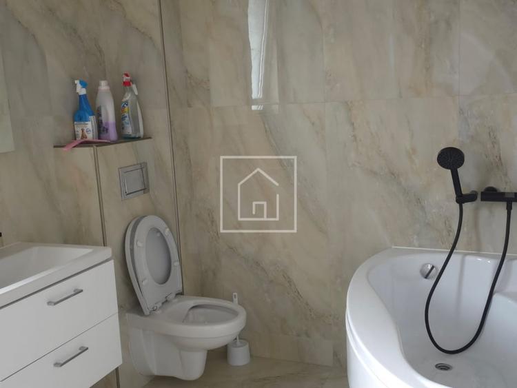 Casă cu 5 camere cu Canalizare în Cristian