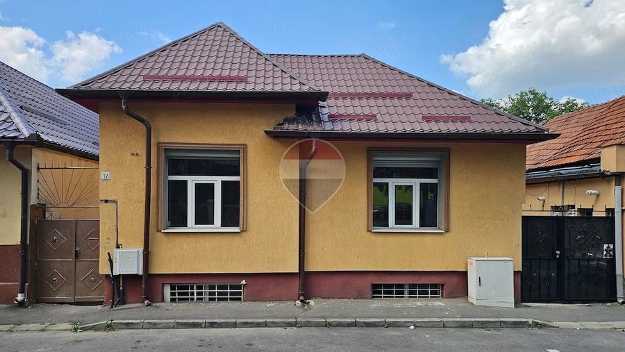 Casă cu 7 camere cu Teren 319 Mp în Centrul Civic