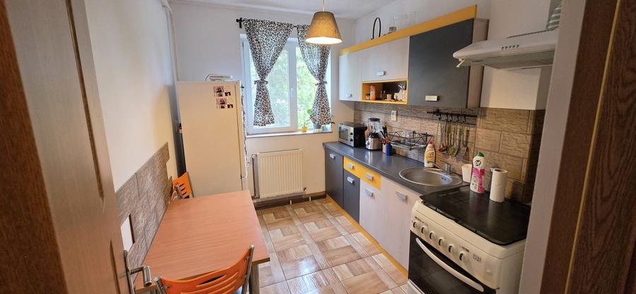 Apartament cu 2 camere semidecomandat în Aleea Trandafirilor