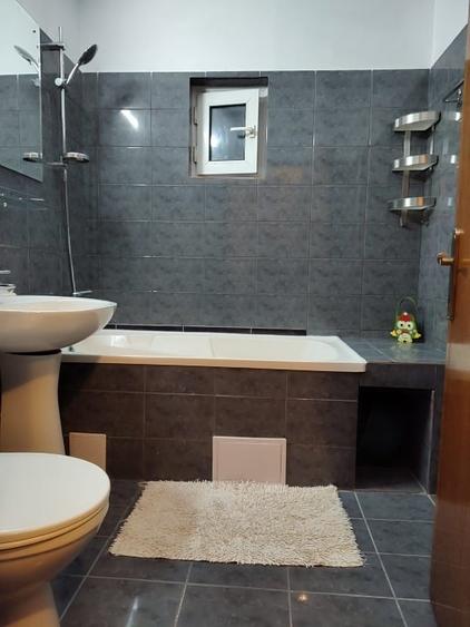 Apartament cu 3 camere decomandat, mobilat în Central