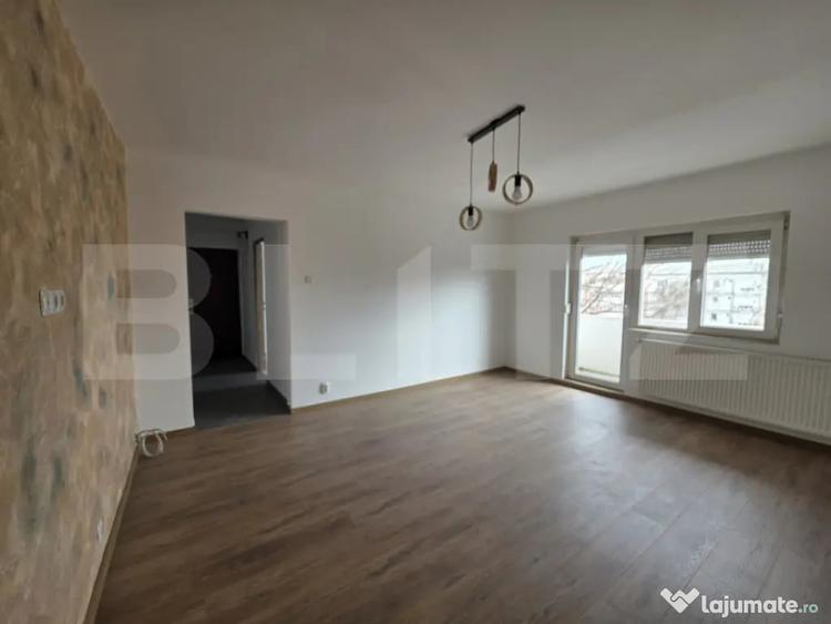 Apartament cu 3 camere decomandat în Micro 16