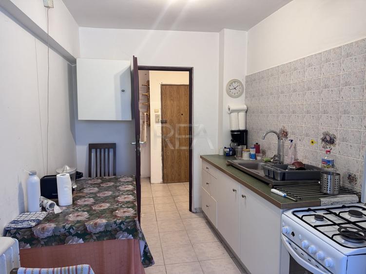 Apartament cu 4 camere decomandat în Titan