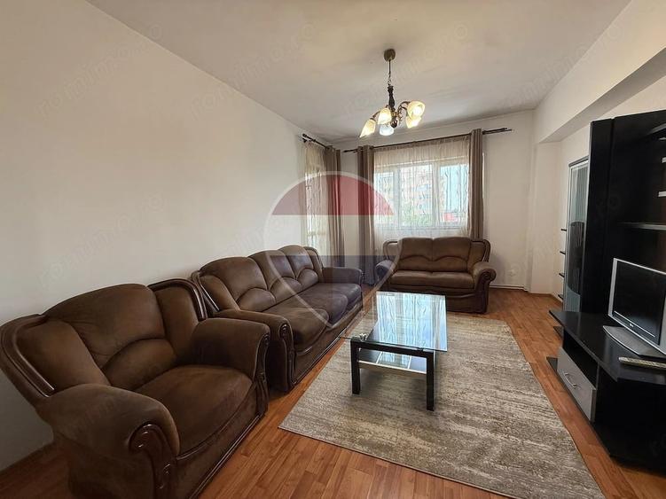 Apartament cu 3 camere decomandat în Calea București