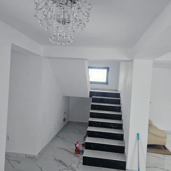 Casă individuală cu 6 camere cu Teren 412 Mp în Malu Mare