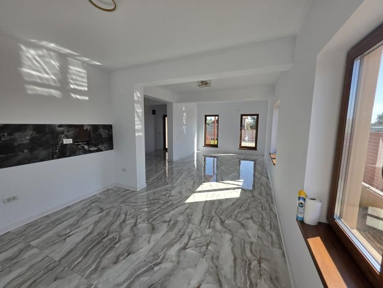 Casă individuală cu 3 camere cu Canalizare în Valu lui Traian