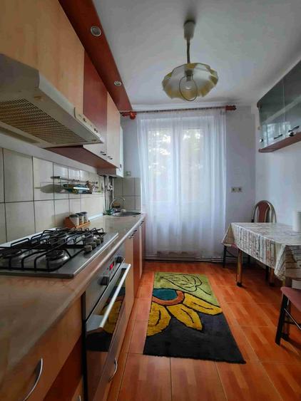 Apartament cu 2 camere semidecomandat, mobilat în Hipodrom 3