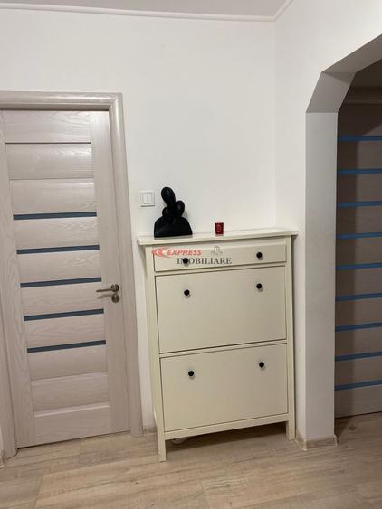 Apartament cu 4 camere semidecomandat în Dristor