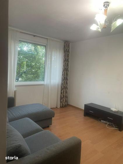 Apartament cu 3 camere semidecomandat, mobilat în Colentina