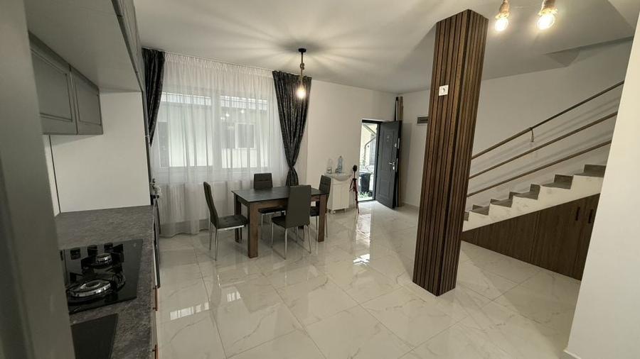 Casă cu 4 camere cu Teren 30 Mp în Central