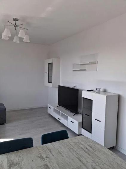 Apartament cu 2 camere semidecomandat, mobilat în Păcii