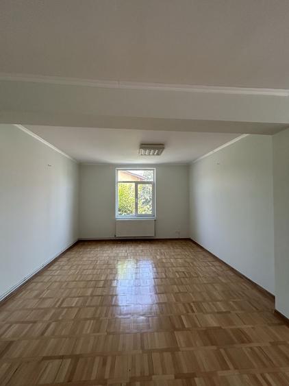 Casă cu 4 camere cu Teren 300 Mp în Central
