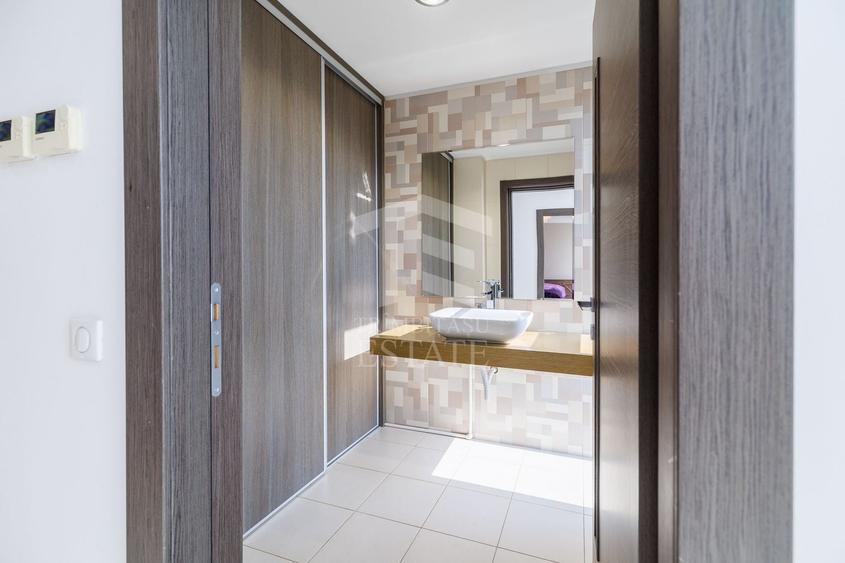 Casă individuală cu 12 camere cu Canalizare în Drumul Taberei