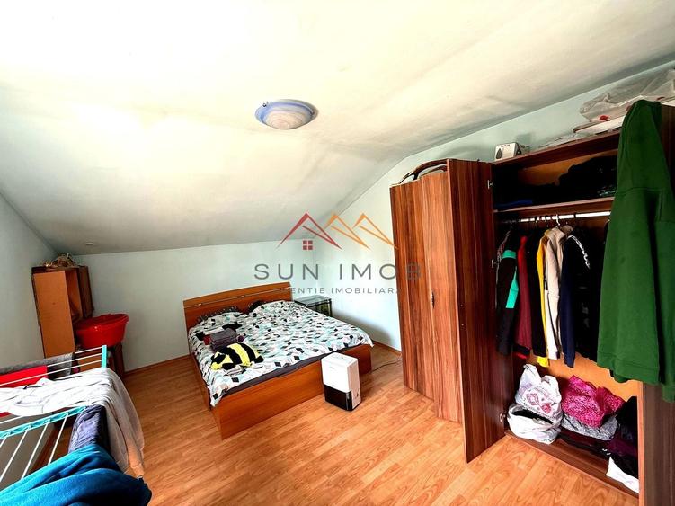 Casă cu 8 camere cu Canalizare în Câmpinița