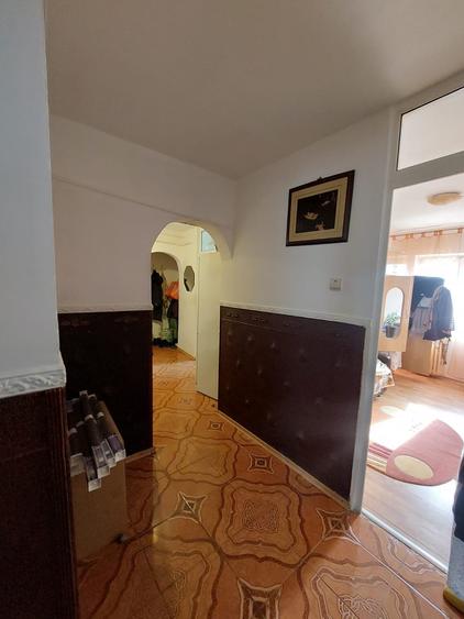Apartament cu 4 camere decomandat, mobilat în Alexandru cel Bun