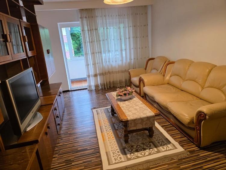 Apartament cu 3 camere decomandat, mobilat în Răcădău