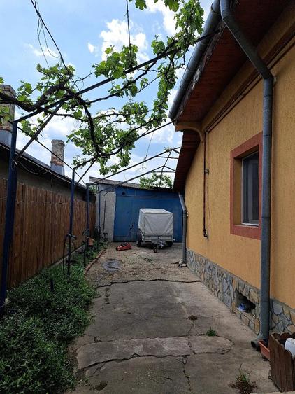 Casă cu 2 camere cu Teren 300 Mp în Central