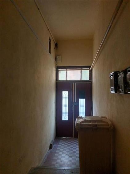 Apartament cu 3 camere semidecomandat în Boul Roșu