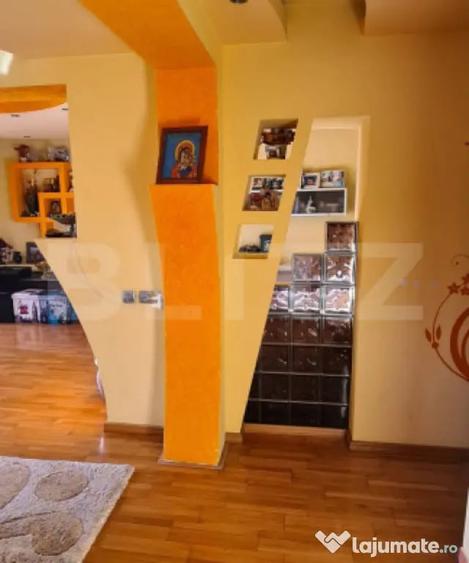 Apartament cu 4 camere, mobilat în Central