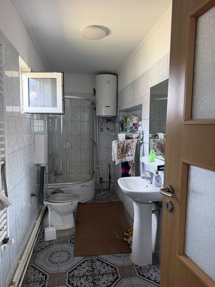 Casă cu 3 camere în Stracoș