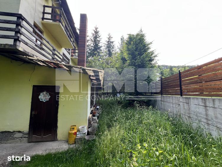 Casă cu 8 camere cu Teren 1950 Mp în Sucevița