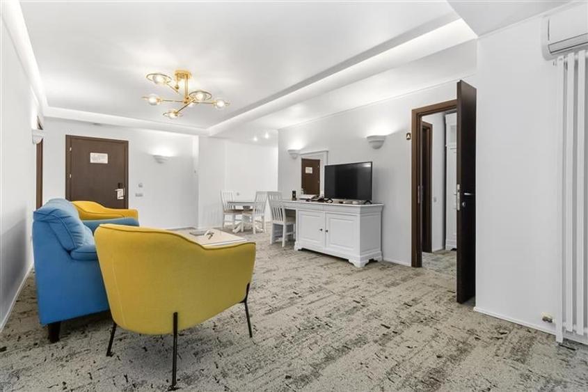 Apartament cu 3 camere decomandat, mobilat în Poiana Brașov