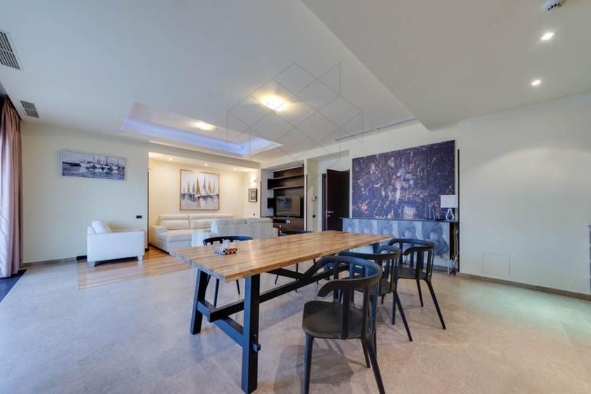 Apartament cu 3 camere semidecomandat, mobilat în Primăverii