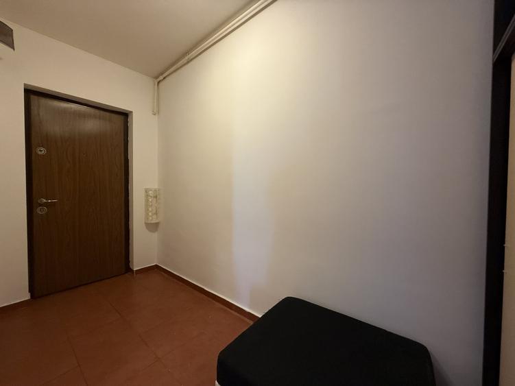 Apartament cu 3 camere semidecomandat, mobilat în Doamna Ghica