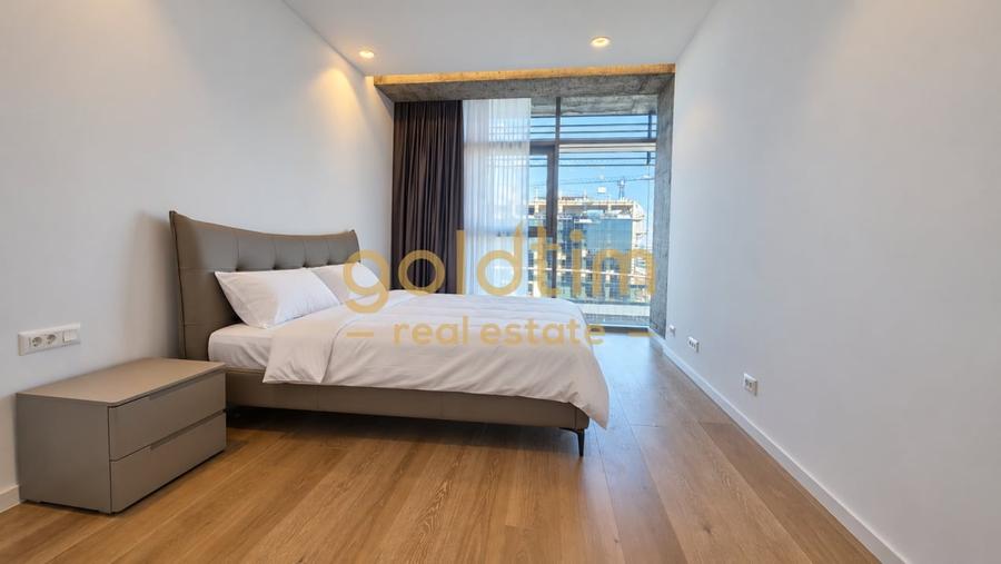 Apartament cu 4 camere semidecomandat, mobilat în Floreasca