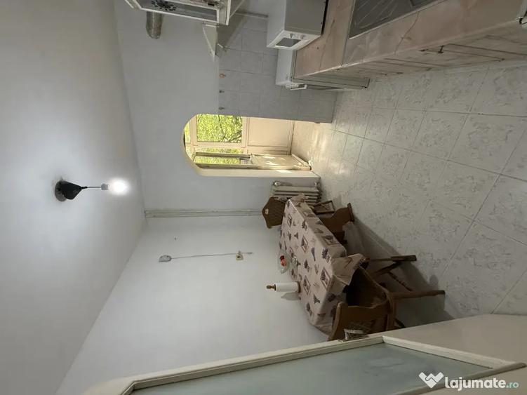 Apartament cu 2 camere decomandat în Calea București